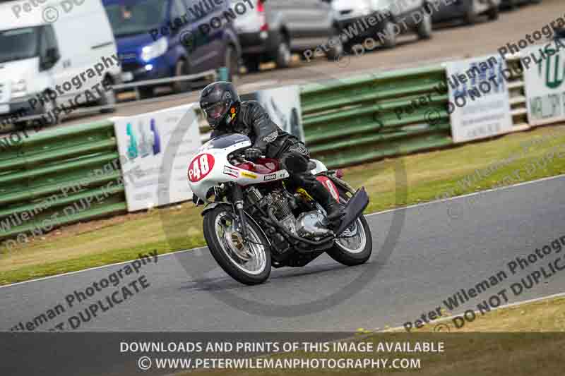 Vintage motorcycle club;eventdigitalimages;mallory park;mallory park trackday photographs;no limits trackdays;peter wileman photography;trackday digital images;trackday photos;vmcc festival 1000 bikes photographs